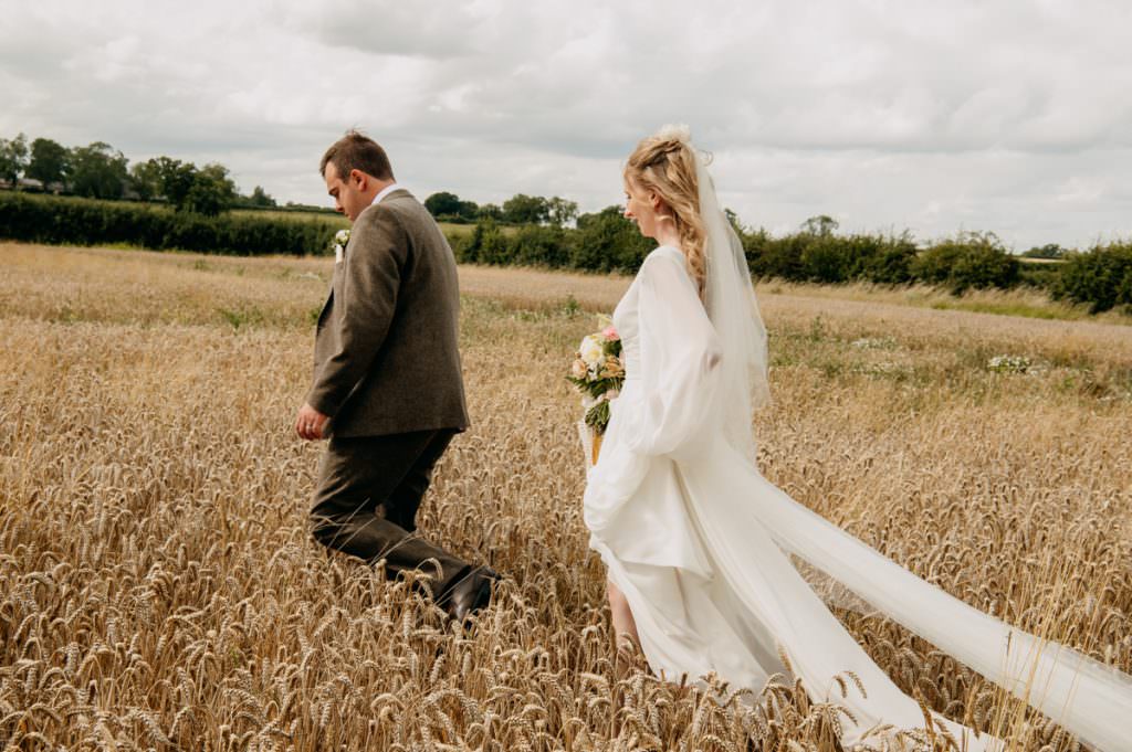 stratton court barn weding photographer, best cotswolds wedding venues 